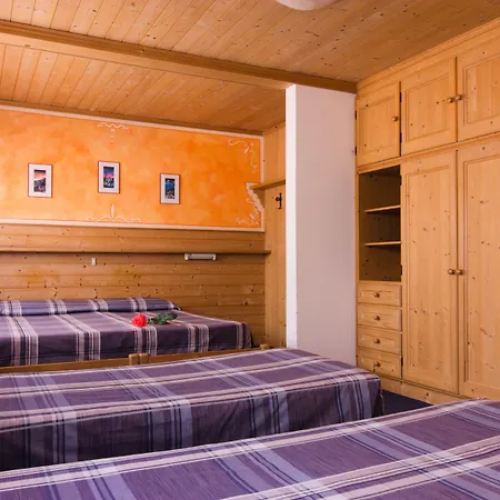 Hotel Centrale Отель Аллеге