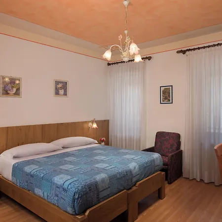 Отель Hotel Centrale Аллеге