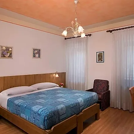 מלון Hotel Centrale 3*