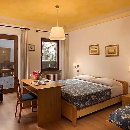 Hotel Centrale 호텔 알레게